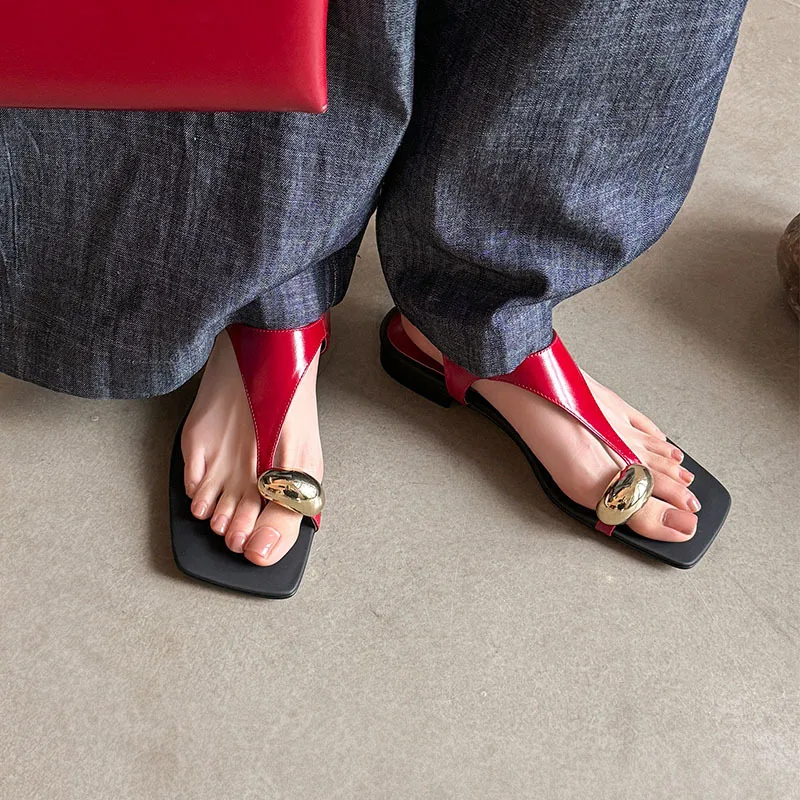 

Arden Furtado 2025 Summer cowhide Pinch toe T-Strap sandals Square toe Low heel Large size Open toe word-cingulate sandals