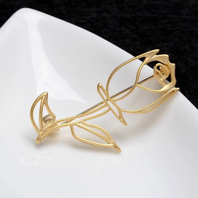 Vintage Hollow Rose Brooches for Women Elegant Flower Scarf Buckle Metal Pin Temperament Accessories Jewelry