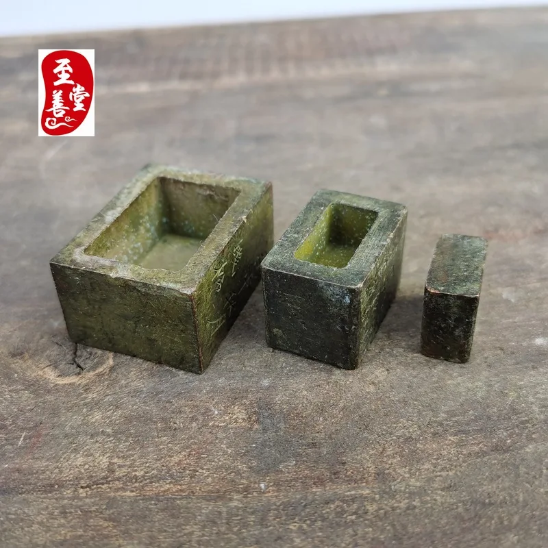 Antique Patinaed Alloy Bronze Living Room Decorative Ornament Mid-Autumn Festival Moon Seal with Inscription 4x3x3CM