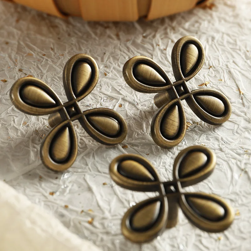 American Style Brass Four-Leaf Clover Cabinet Door Handle Creative Drawer Wardrobe Cabinet Single Hole Nordic Shoe Cabinet Wine