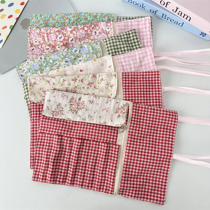 Pastoral flower makeup brush storage bag, portable pencil bag,multi-functional travel eyebrow pencil eye shadow brush makeup bag