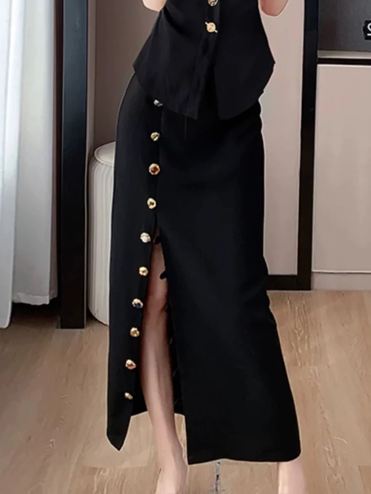 Retro luxury women's spring new temperament black skirt button high waist front slit fashion Joker bag hip straight skirt.