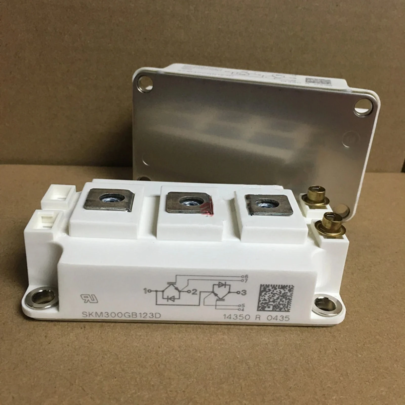 

Совершенно новый оригинальный модуль SKM300GB123D в коробке, быстрая доставка