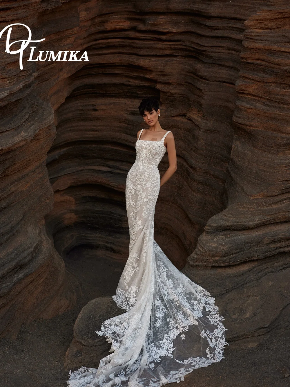 Modern Square Neck Wedding Dress 2026 Sheer Tulle Bridal Gown Slim Fit Flowy Train Floor-Length Bridal Dress robe de mariée
