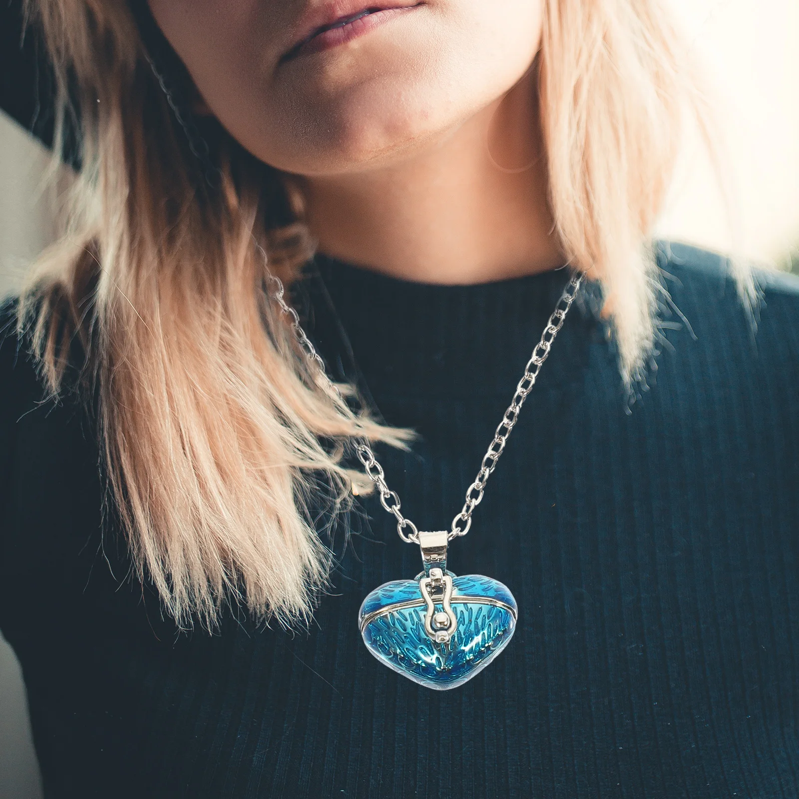 

2Pcs Heart Locket Pendant Necklaces Lightweight Matching Locket Necklace For Women Couples Wedding Girls Mom Mothers Day Gifts