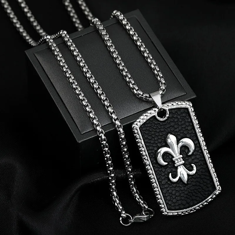 

2025 Совершенно новое ретро-колье из титановой стали, смелая и мощная пара кулонов.