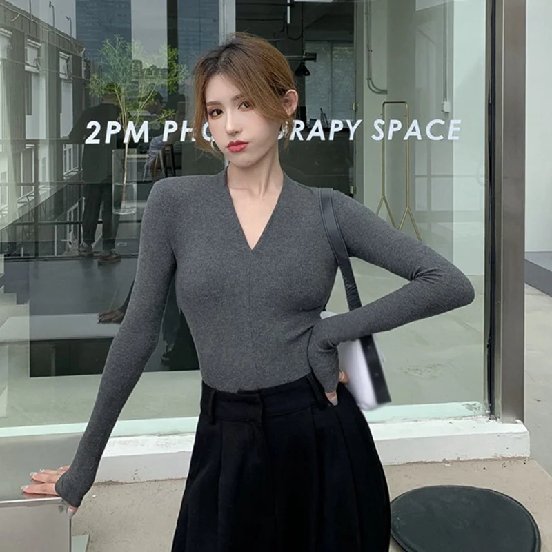 Camiseta de punto de manga larga con escote en V profundo para mujer, camiseta elegante elástica de Color sólido, Tops de fondo versátiles informales