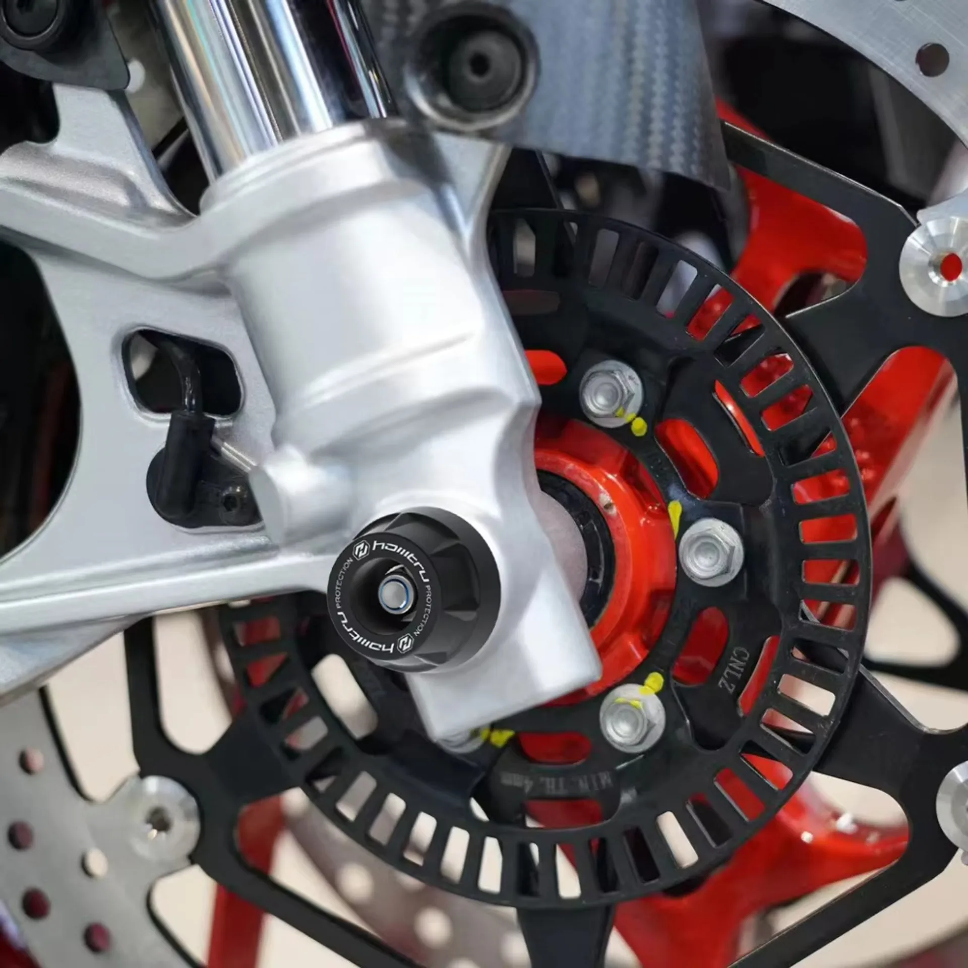 

Motorcycle Wheel Spindle Axle Cover Kit for Aprilia RS660 Tuono 660 Factory 2021-2025