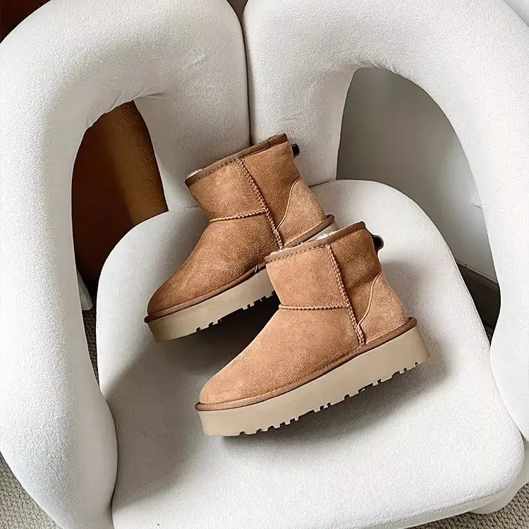 Winter new thick soled classic snow boots, sheep fur integrated women's warm short boots, cotton shoes