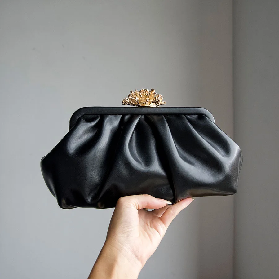 Trend glossy simple pleated cloud bag niche fashion personalized ins wind clutch bag foreign style dinner bag