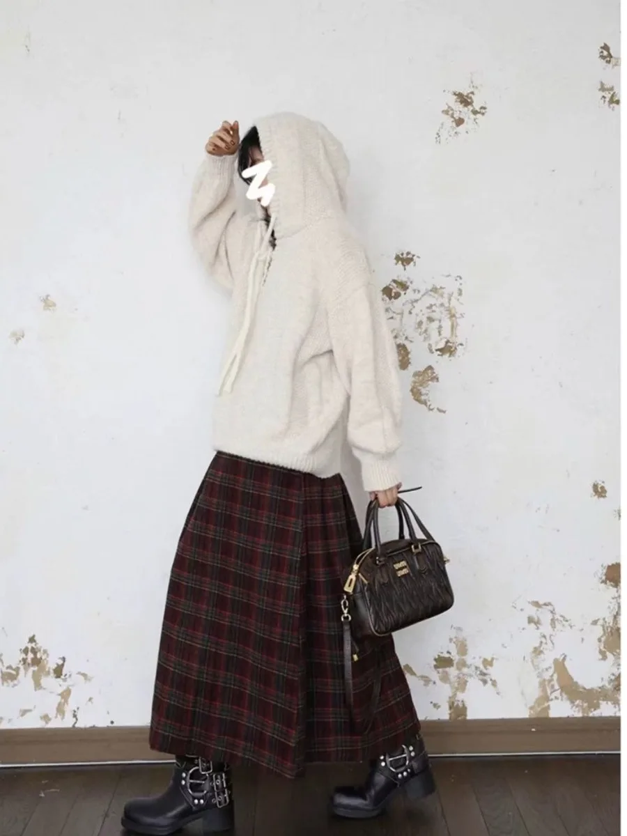 Retro-roter karierter Woll-A-Linien-Midirock für Damen, hohe Taille, lockere Passform, Ci-Pendlerwärme, Markenanhänger, entfernt Rock