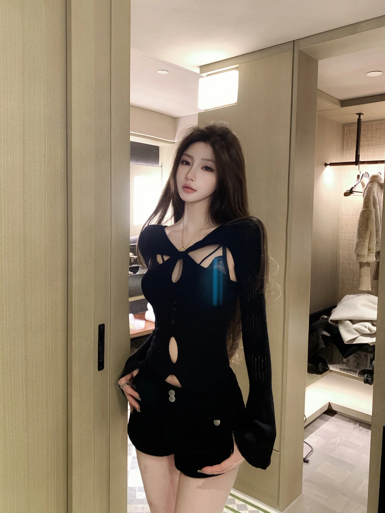 

F PROJECT Hollow out Knitted Long Sve Slim Fit Wool Base irt Twist Knot Design Polyester Fiber Winter Women's Faion