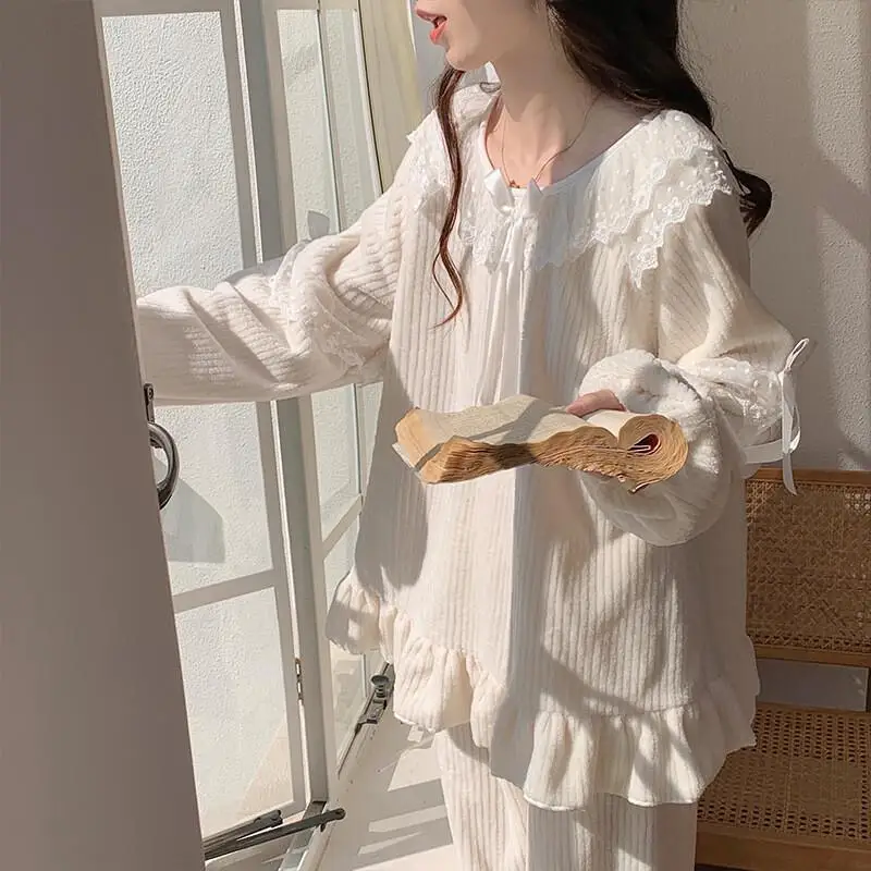 Zimowy Nowy Produkt Okrągły Dekolt Koronka Pluszowy Słodki i Uroczy Dziewczęcy Styl Leniwy Ciepły Strój Domowy Dwuczęściowy Zestaw dla Kobiet nowy styl