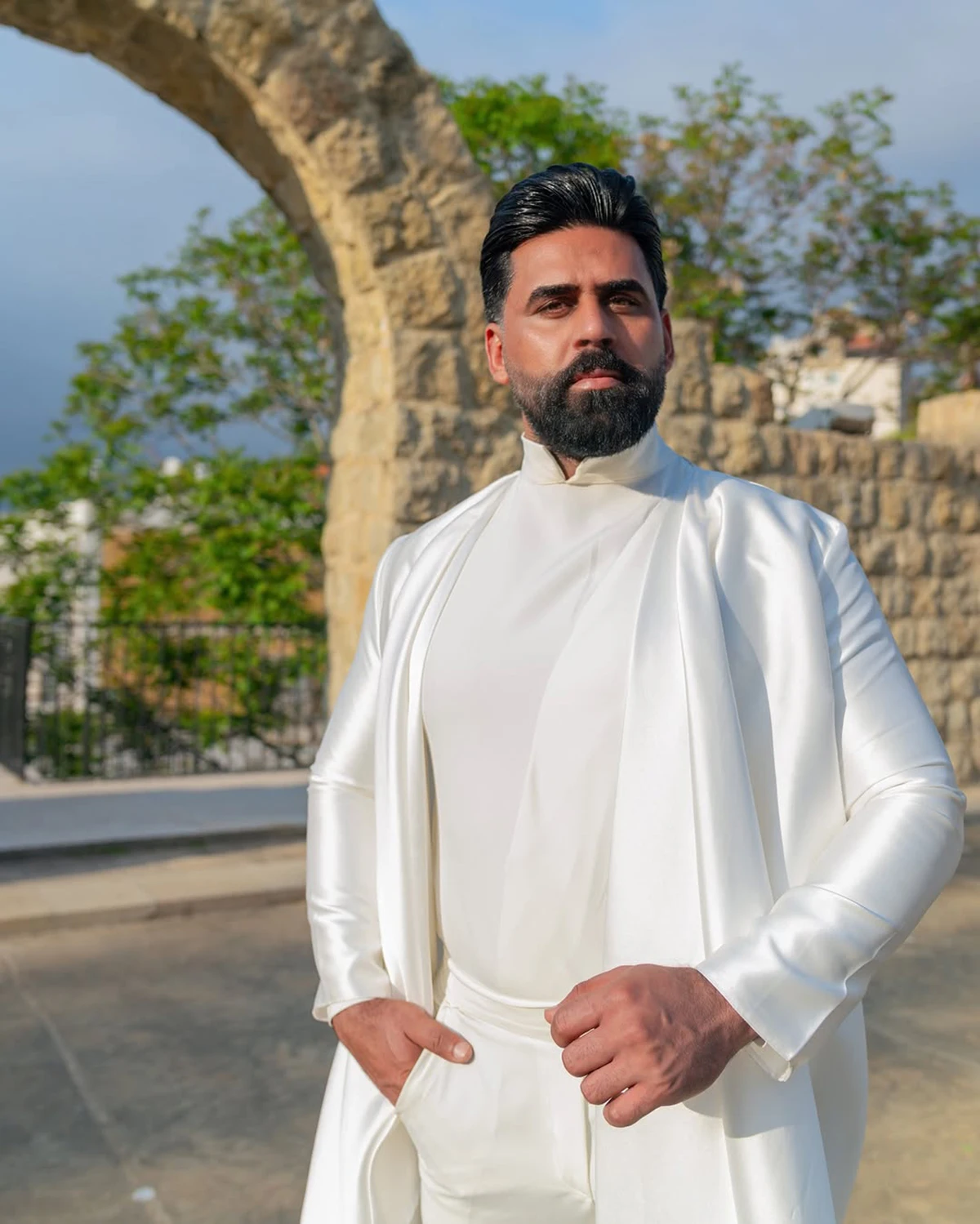 فريد بسيط الأبيض الرجال البدلة الصليب الجمجمة خنفساء شال التلبيب العريس ارتداء حفلة سهرة 3 قطعة (سترة + بانت + كيب) مخصص