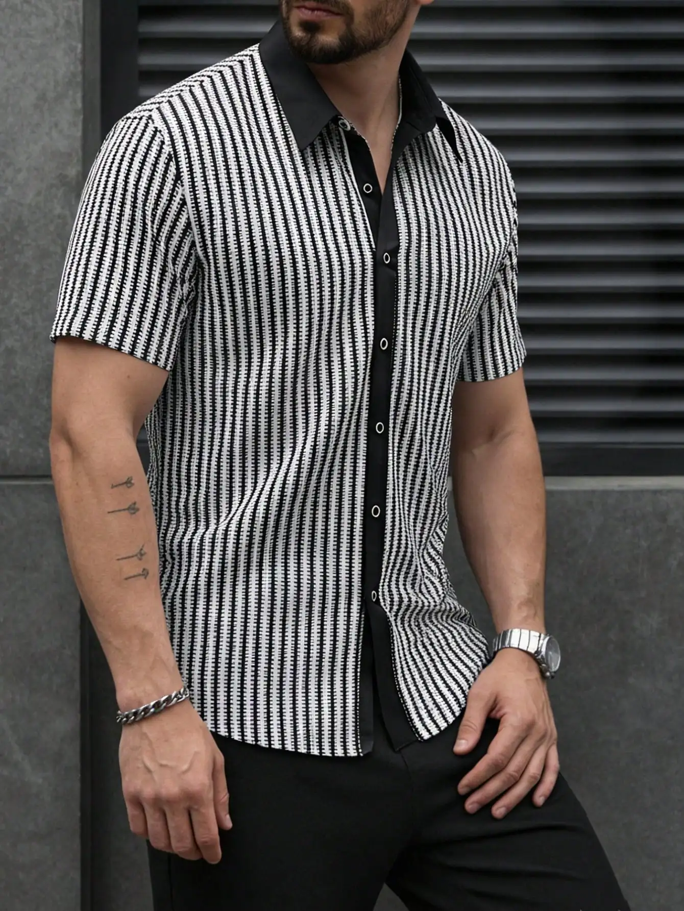 

Mens Short Sleeve Button-Up Shirt With Striped Geometric Pattern