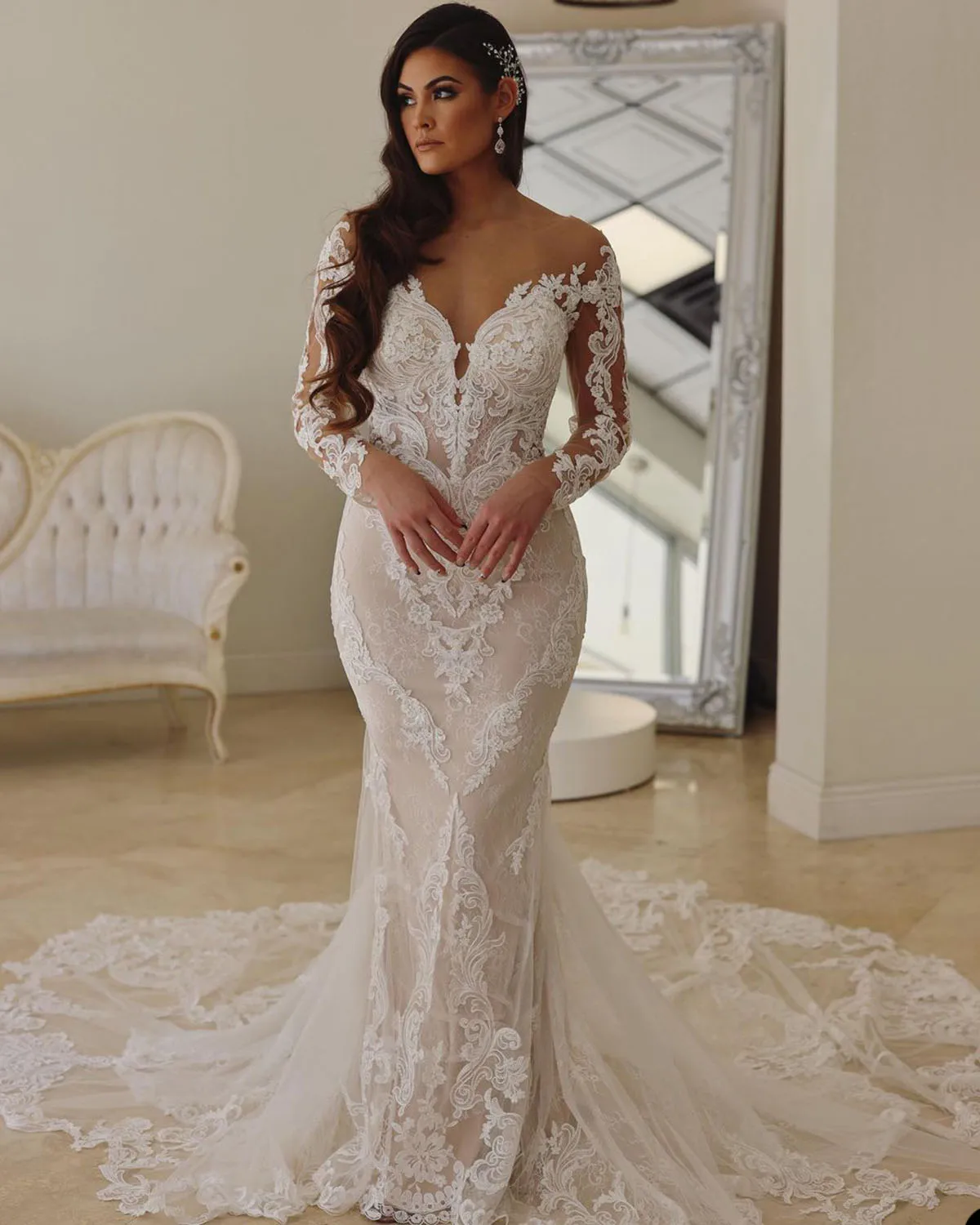 

2022 Classic Backless Ball Gown V-neck Applique Brush Train Wedding Dresses Lace Mermaid Bridal Gowns Draped Robes De Mariée