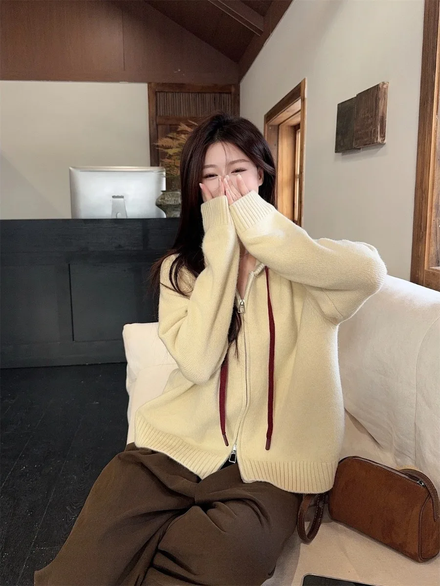 

Женская повседневная свободная вязаная куртка-шапка с двойной молнией и рукавами-крылышками, весенняя новинка, комфортная, мягкая, средней длины K...