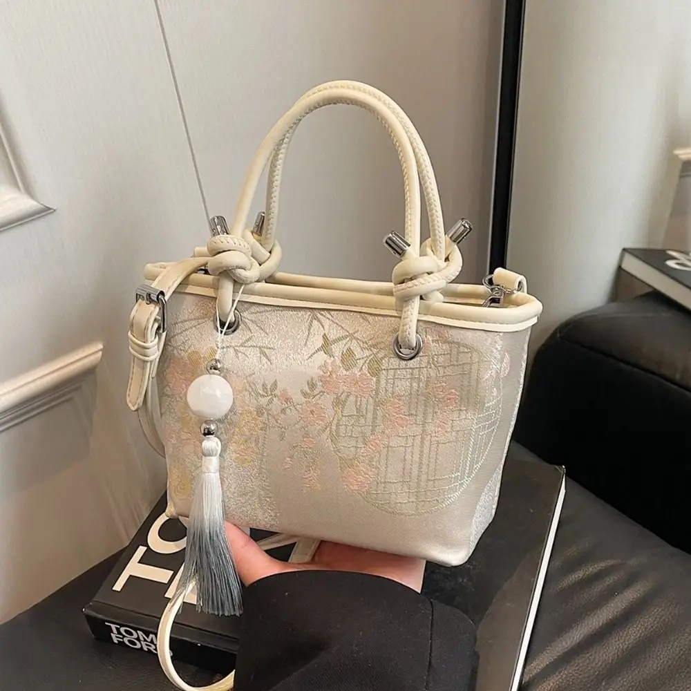 

Sweet Embroidery Shoulder Bag Cheongsam Accessories Elegant Chinese Style Handbag with Pendant New Design Hanfu Bucket Bag
