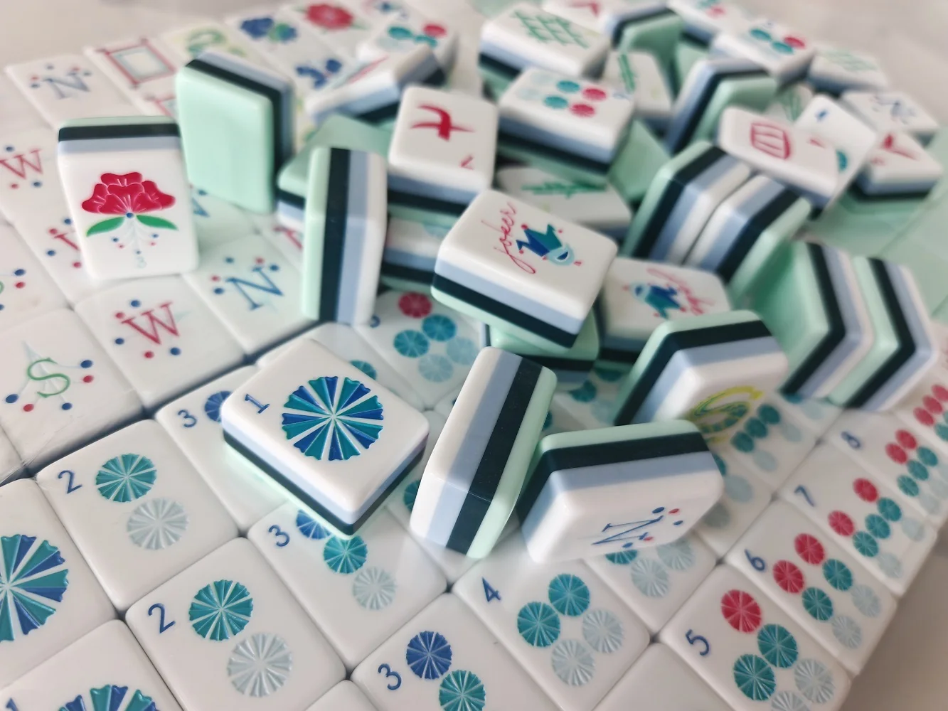 In Stock Pale Turquoise Luxury Mahjong Tiles American Mahjong Tiles Set 4-Layer Acrylic 160 Pcs Mah Jongg Family Entertainment