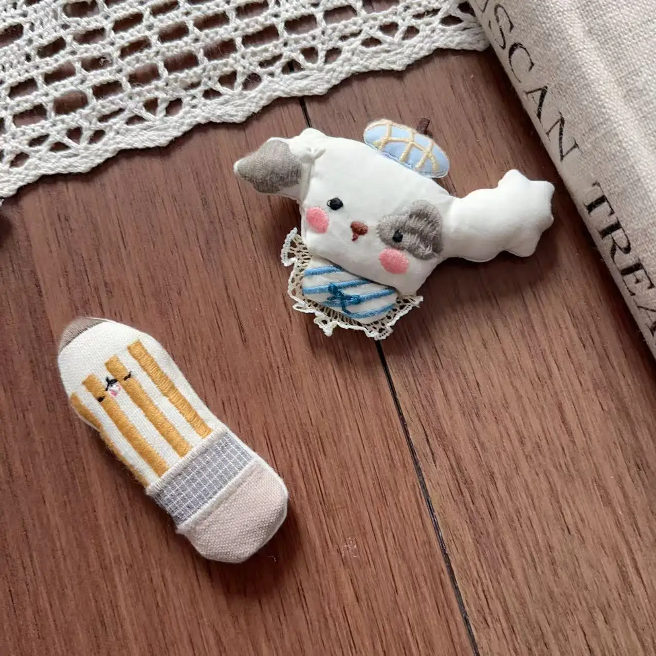 Multifunctional Soft Fabric Cartoon Dog Hair Brooch Pin Keychain Pendant Necklace for Purse Backpack Apparel Trim Lightweight