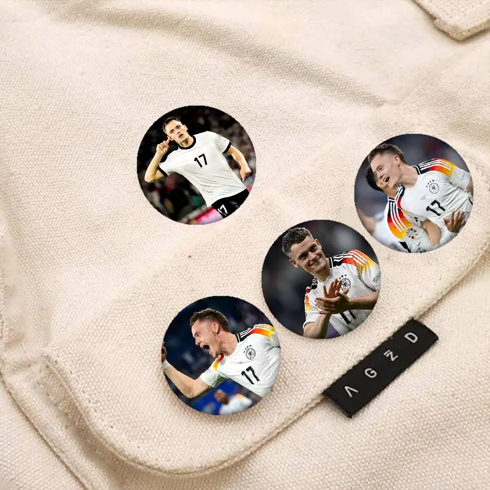 Florian Wirtz 58mm اليدوية بروش الكرتون تأثيري شارة على ظهره مجوهرات اكسسوارات هدايا #1