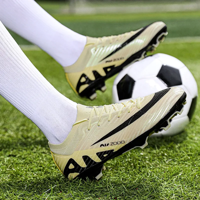 Sapatos de futebol ultraleves para homens, botas de futebol FG futsal adulto, tênis de treinamento esportivo antiderrapante, grampos ao ar livre, novos, por atacado