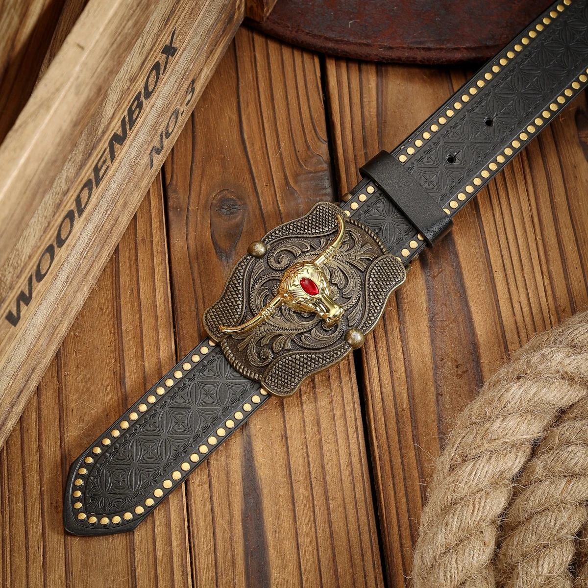 حزام PU بإبزيم على الطراز الغربي مناسب لكل من الرجال والنساء، وحزام كاجوال فريد من نوعه (مع أظافر مثقوبة)