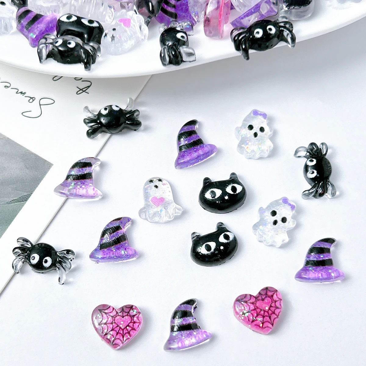 30 Stück Cartoon Niedliche Spinnen-Katzenkopf Harz-Nagelcharms 3D Kreative Transparente Schleife Geister-Herz Nagelkunst-Zubehör DIY Nägel – Detail 1