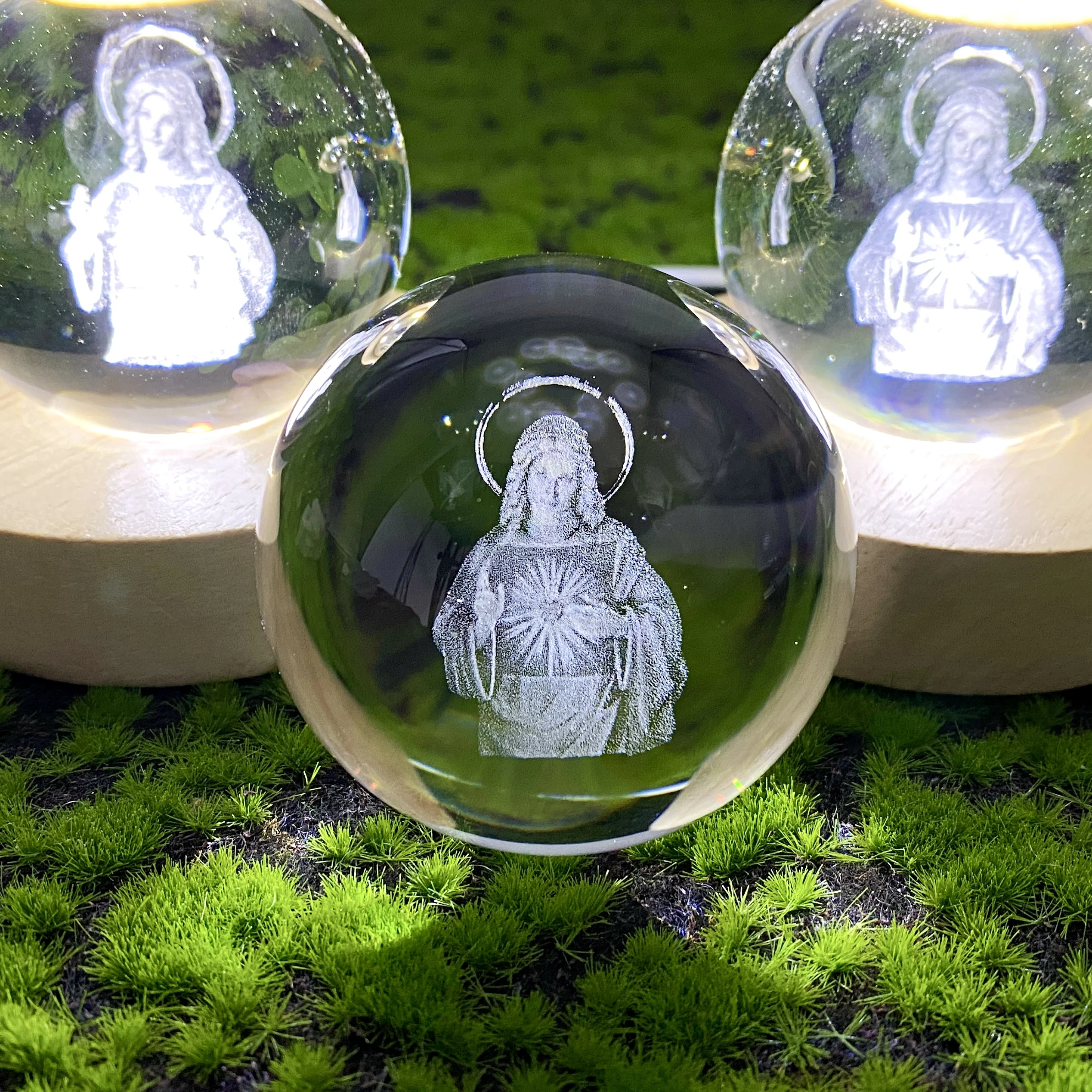 عشوائي 1 قطعة عالية الجودة ثلاثية الأبعاد كرة زجاجية الديكور الحجر الخام الكريستال الطبيعي ، هدية عيد ميلاد ، زخرفة المشهد.