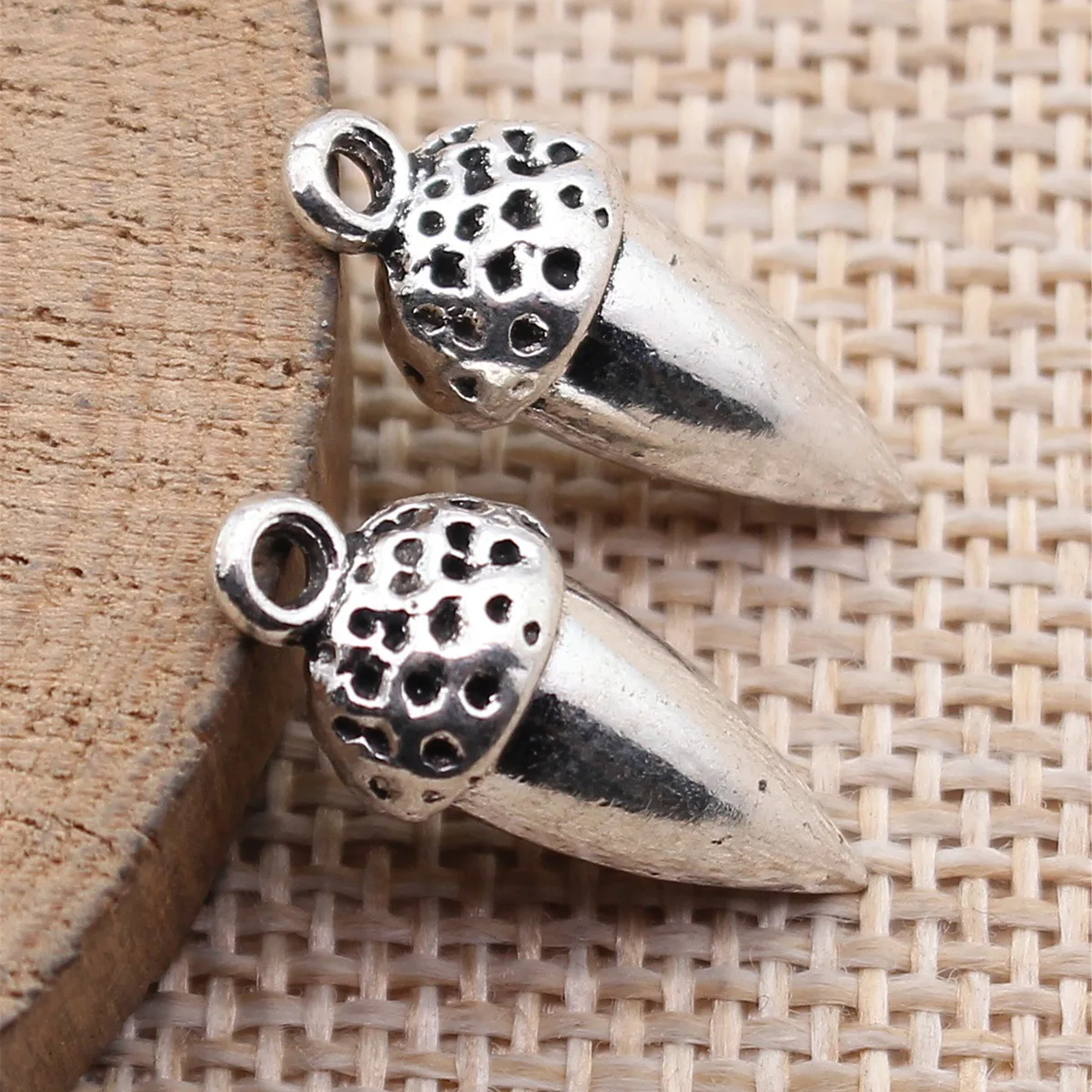 

20pcs 21x8.8mm(0.83x0.35inch) Antique Silver Color 3D Acorn Charms Pendants DIY Jewelry Making Accessories