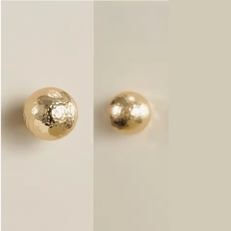 خزانة المطبخ درج خزانة باب الأثاث النحاس اليدوية المطرقة نمط القمر سطح لامعة الذهب الكرة على شكل مقبض #3