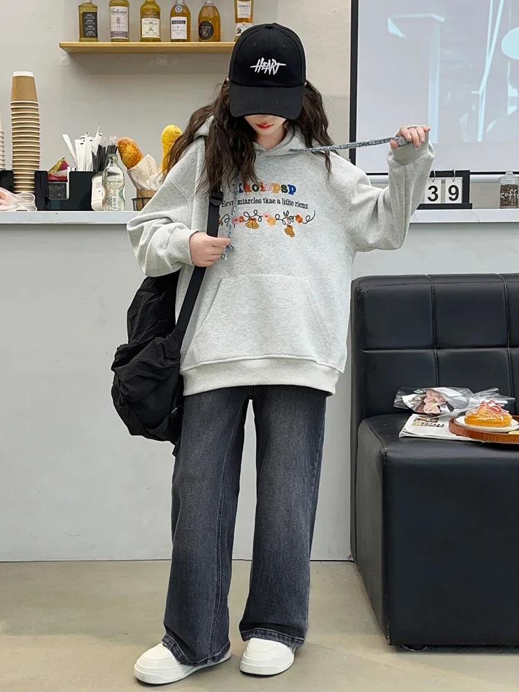 Felpa con cappuccio e jeans foderati Fce casual per ragazze Set da due pezzi Autunno Inverno Nuovo Sle Faionable Abbigliamento per bambini Cotone lungo Sve