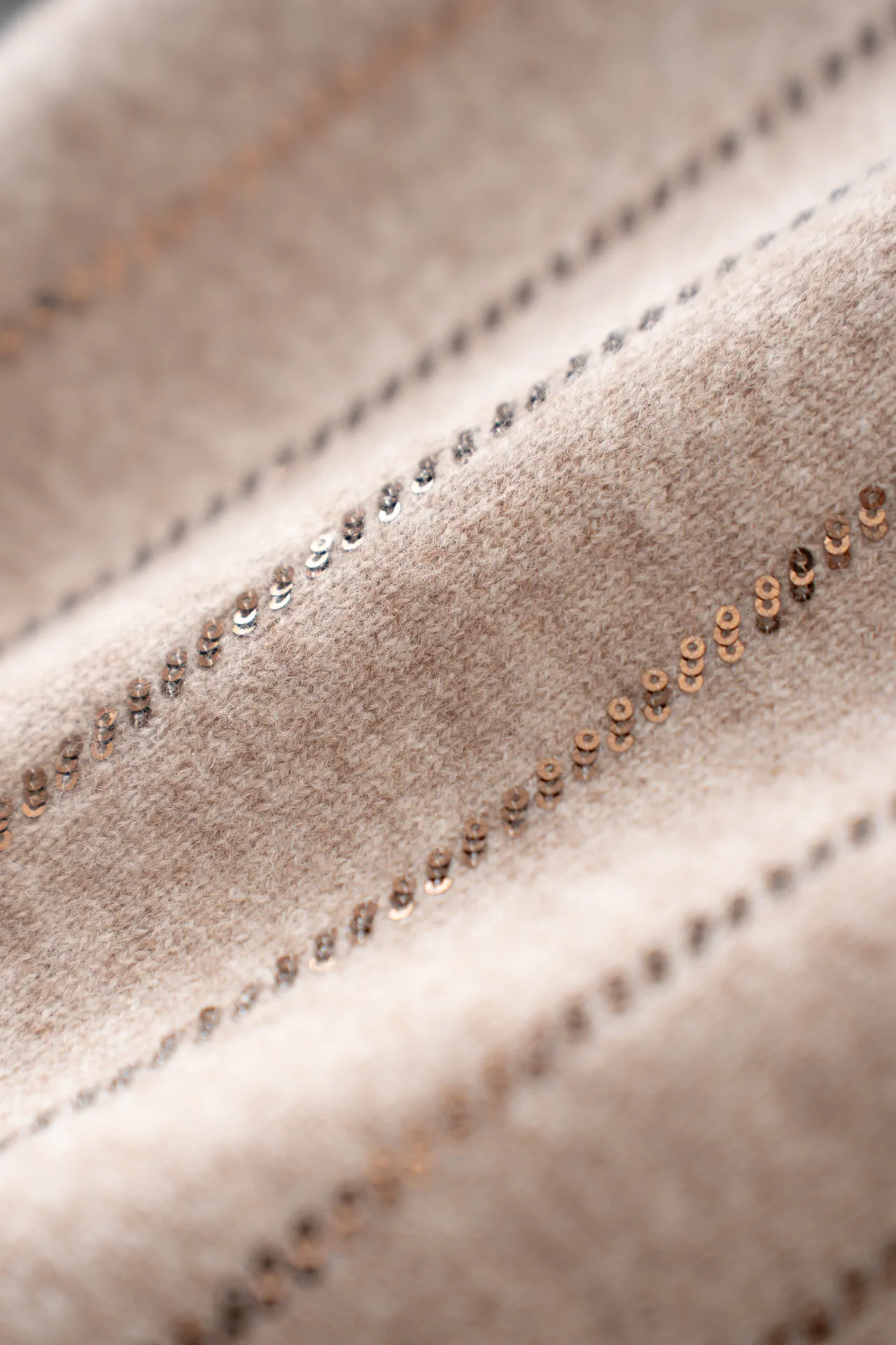 

Осень/зима 2022, новый кашемировый шерстяной полосатый топ с блестками и круглым вырезом, вязаный повседневный универсальный топ с длинными рукавами для женщин