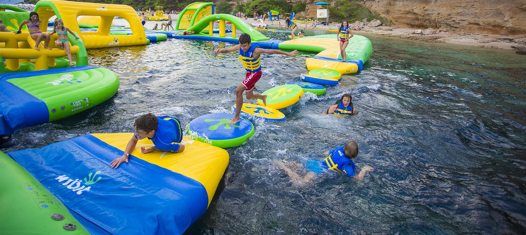 Round Inflatable Floating Water Park Obstacle Course Inflatable Standard Combination Pool Track Dock for Run Wiggle Track