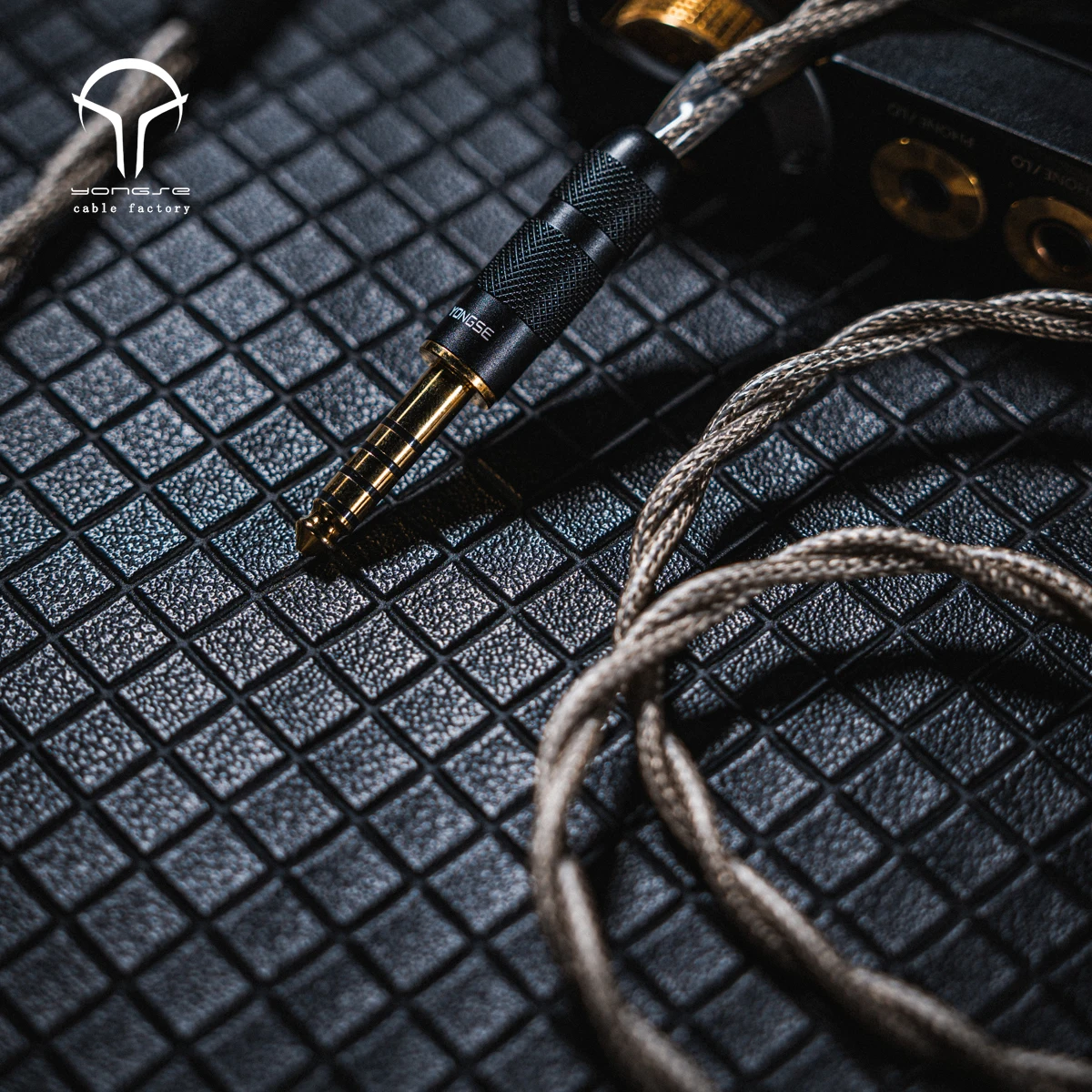 Yongse-GreyBunny Single Crystal Copper + Silver-plated Single Crystal Copper Center ＆ Graphene Earphone Cable