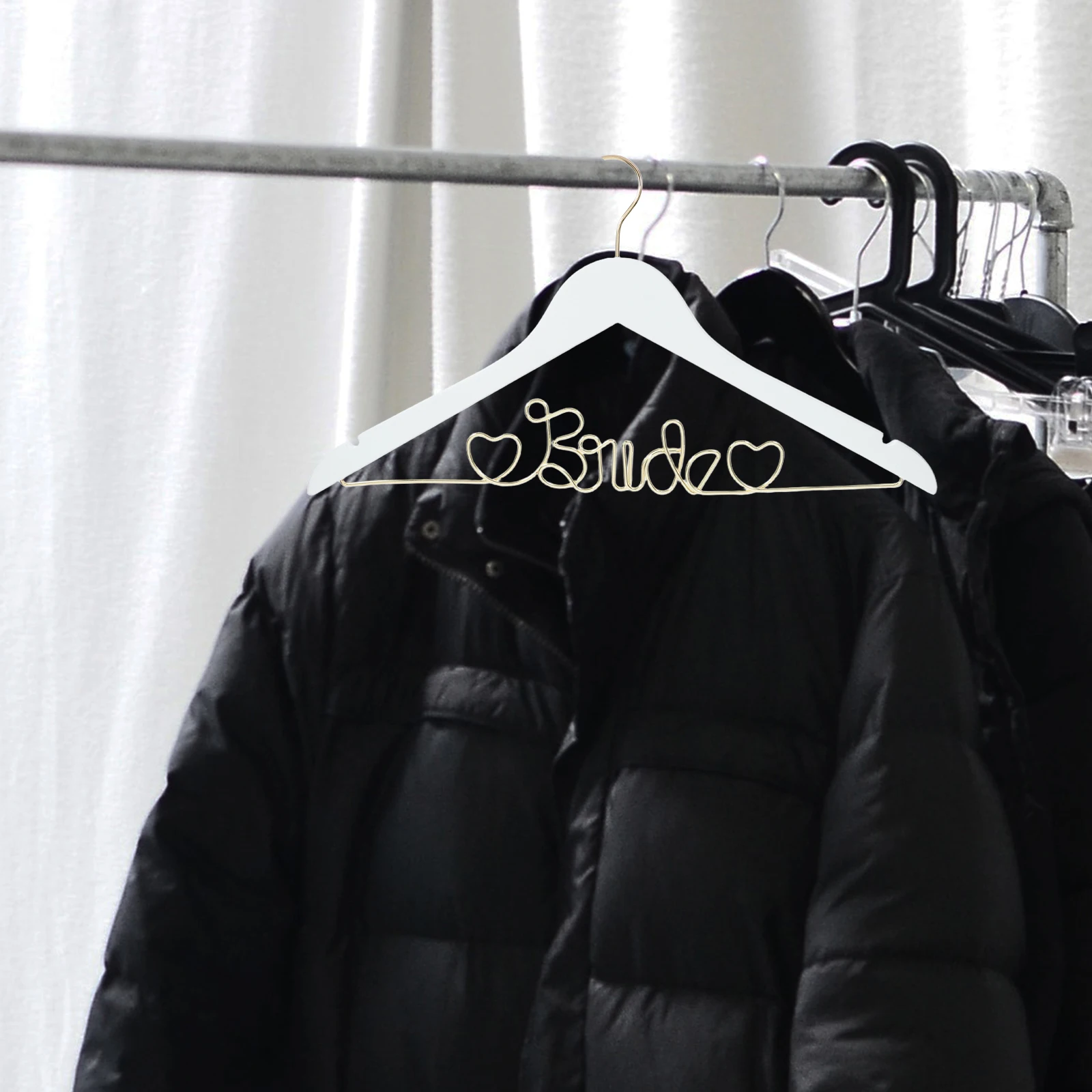 

Wedding Dress Hanger Bride Wooden Wire Hanger Anti-Slip Notch Design for Strapless Sleeved Dresses Bridal Gown Display Rack