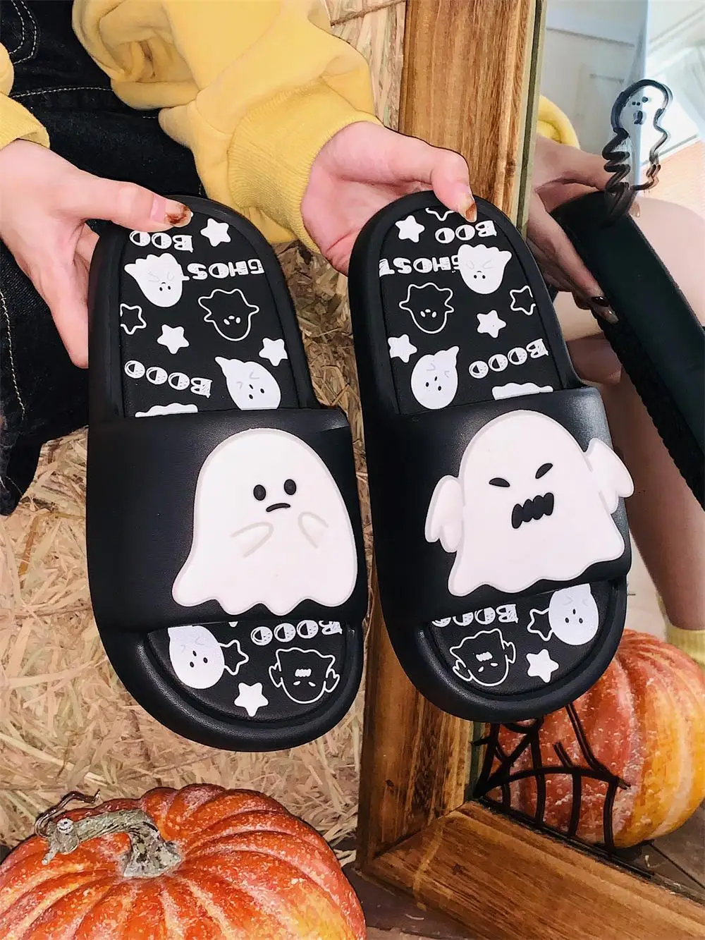 

Cute Ghost Couple Fun Cool Slippers Funny Home Slippers Men And Women EVA Outdoor Wear Summer Slipper Flip Flops