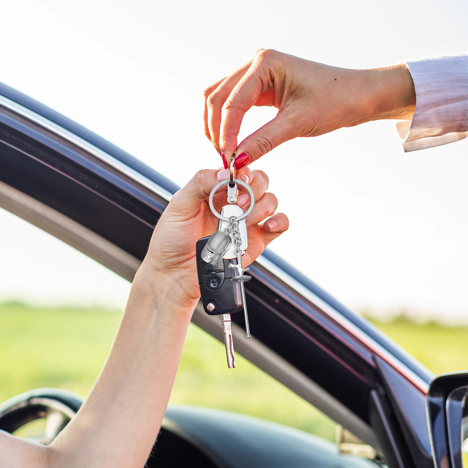 

Metal Fencing Keychain Sports Key Ring Hanging Keychain Souvenir for Fans Decorative Pendant Back Pack Accessory Unique Fine