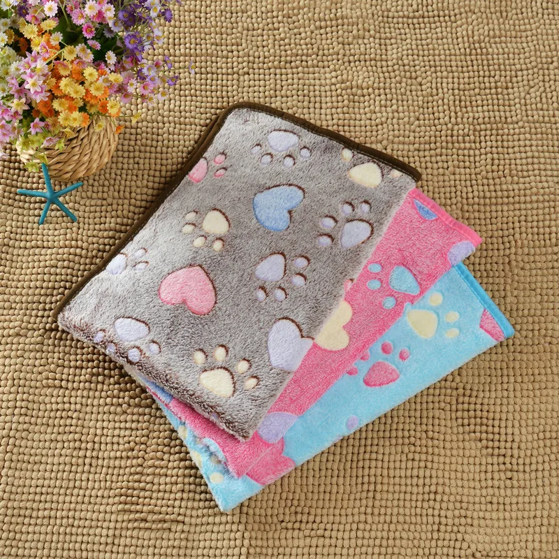 Spot wholesale pet blanket autumn and winter season blanket warm flannel paw print blanket cat and dog blanket pet supplies