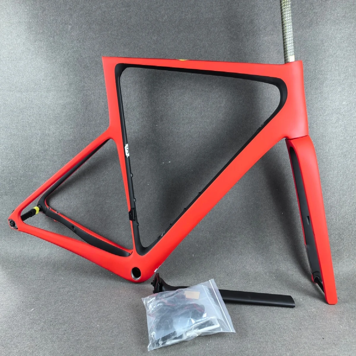 

Изготовленная на заказ красная карбоновая велосипедная рама EVO Thru AXle, внутренняя рама кабеля BB68, красная, суперлегкая