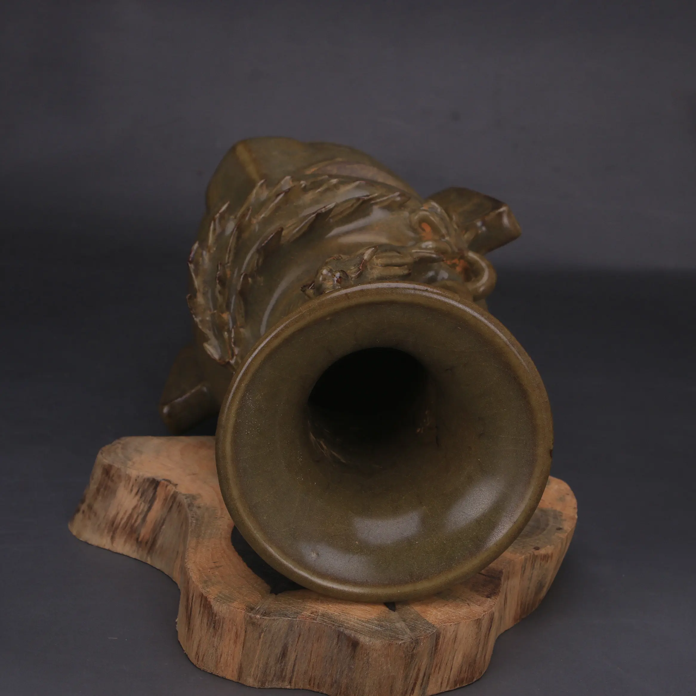 Antique Western Zhou Wood Fired Sanxingdui Dragon Figure Double Ear Vase Handmade Clay Sculpture Home Decor