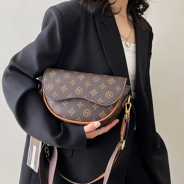 

‌2025 Spring New Women's PU Shoulder Bag with Magnetic Buckle Medium Size Crossbody Purse for Work/Shopping/Travel (Multi-Color)