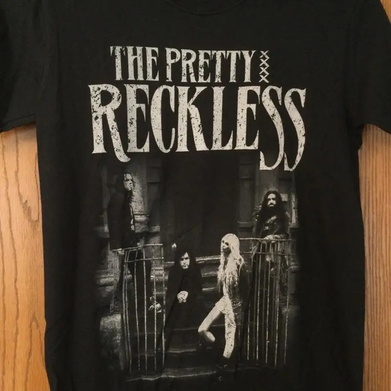 

Черная футболка The Pretty Reckless S