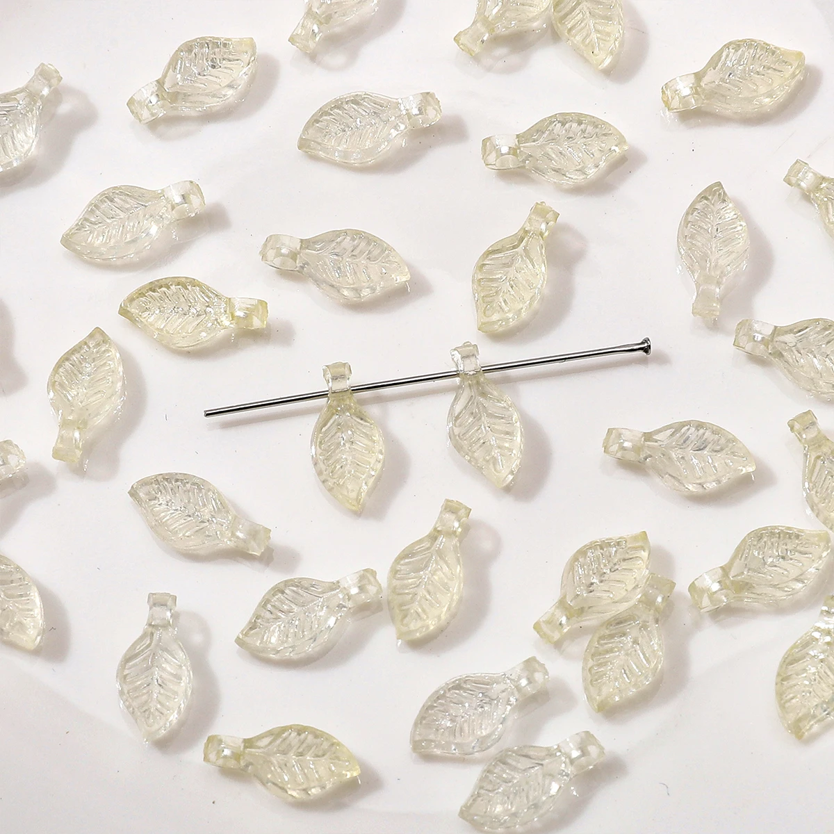 50-200 stuks acryl bladvormige bedels gekleurde bladeren tussenstuk kralen voor DIY kettingen armbanden knutselwerk sieraden maken
