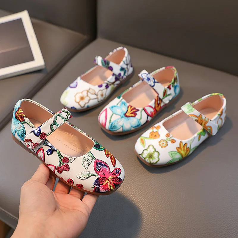 

Children Mary Janes Retro Flower Embroidery European and American Kids Versatile Girls Casual Shoes Soft Flat Non-slip 2023 New