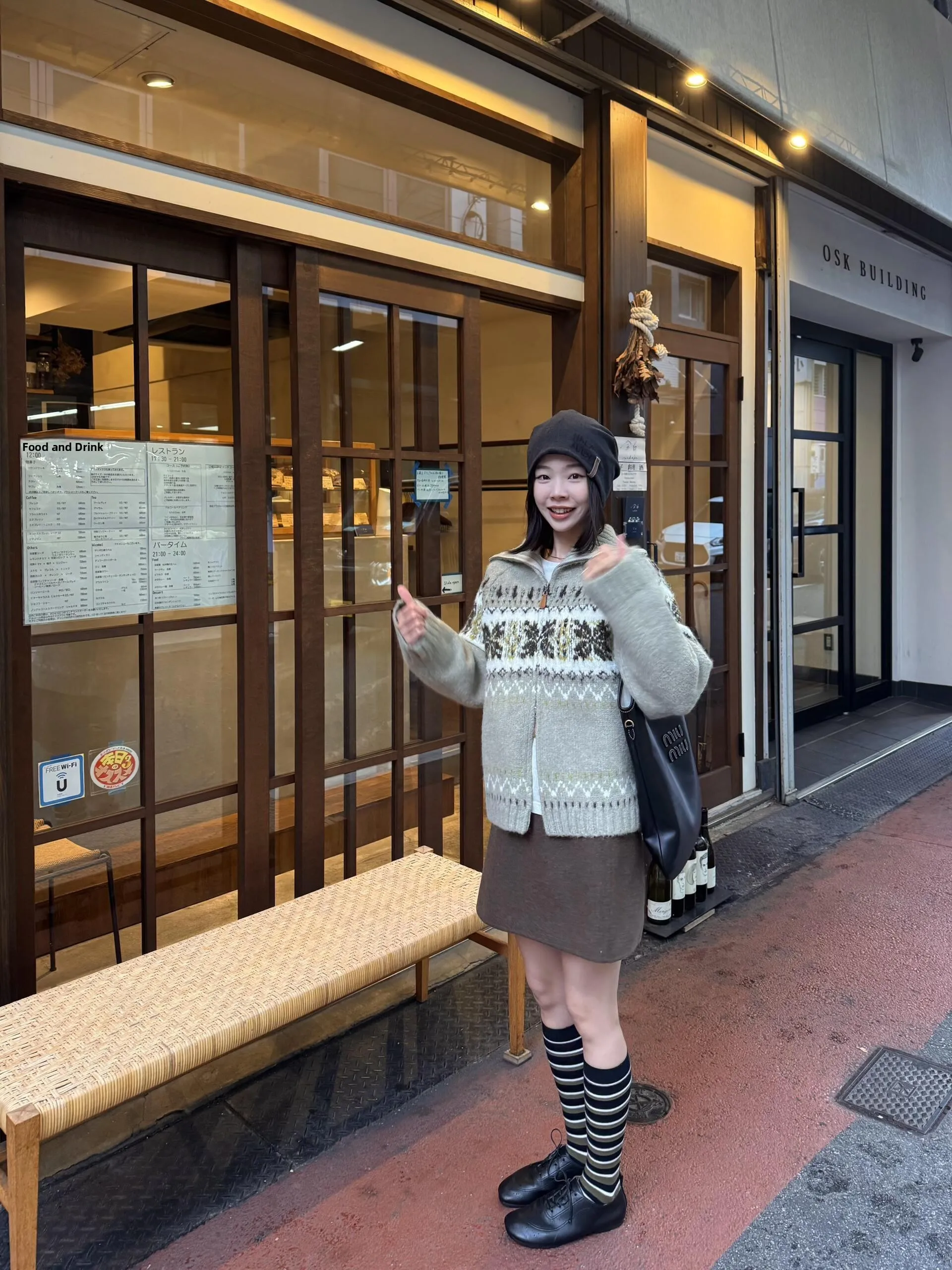 เสื้อโค้ทไหมพรมถักแบบมีซิปสำหรับผู้หญิง เนื้อนุ่มฟู สีสันสดใส ดีไซน์ปกบล็อก สไตล์ลำลอง ทรงหลวม ใส่ได้ทั้งฤดูใบไม้ร่วงและฤดูหนาว แฟชั่นทันสมัย