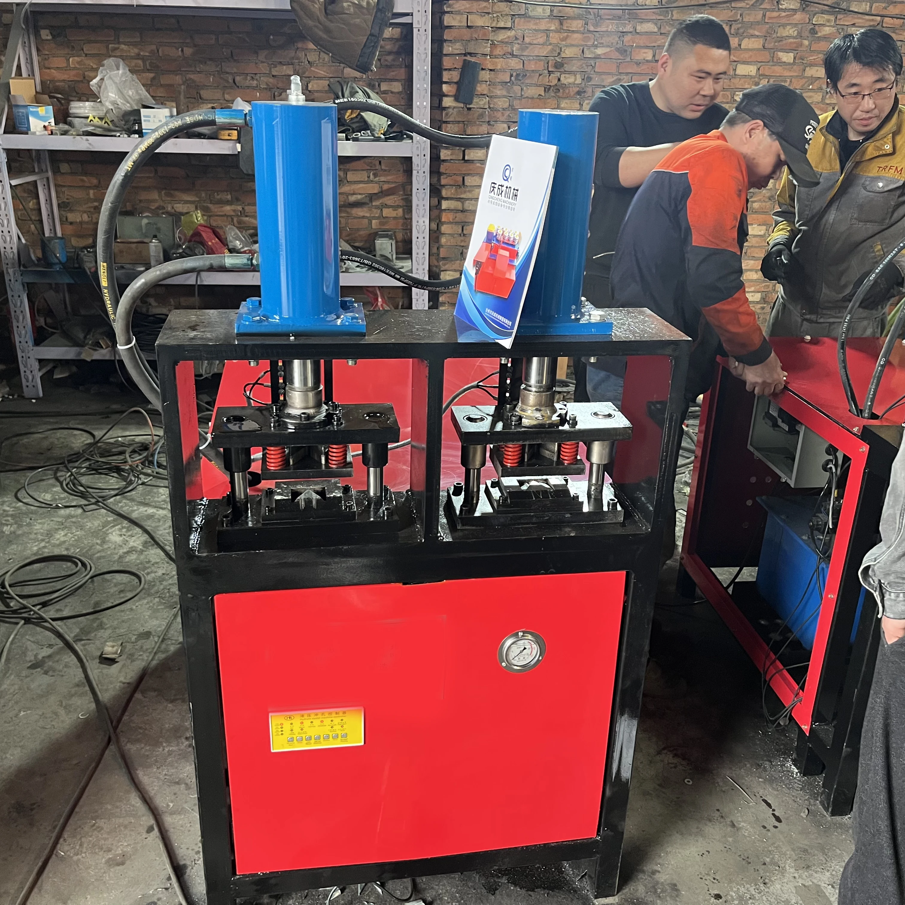 Semi-automatic Hydraulic Press square tube puncher pipe arc punching and notching machine