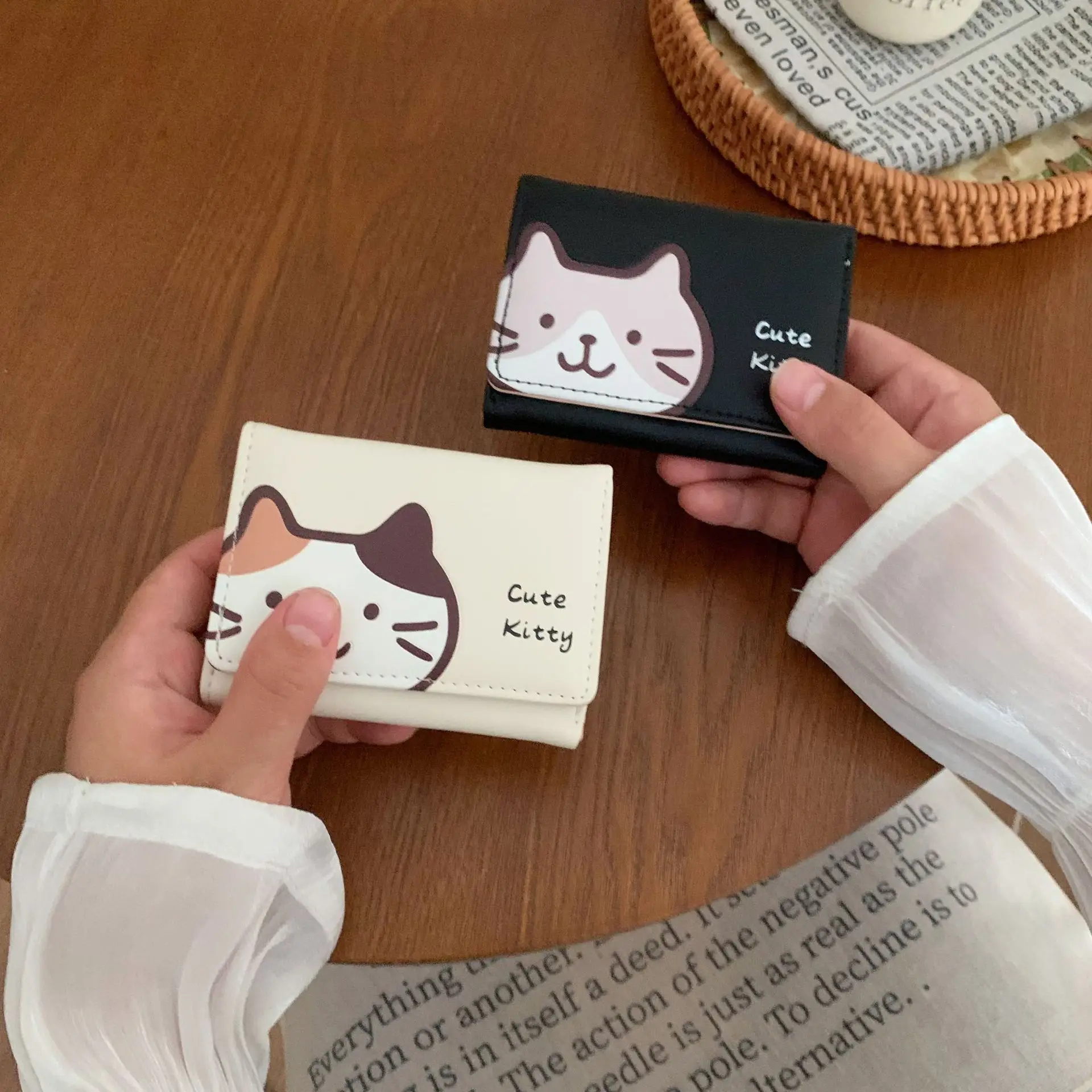 

Новый женский кошелек Cute Kitty, женский короткий студенческий кошелек с несколькими картами, элегантный держатель для карт, большая вместительная сумка для карт, кошелек для монет для девочек C325