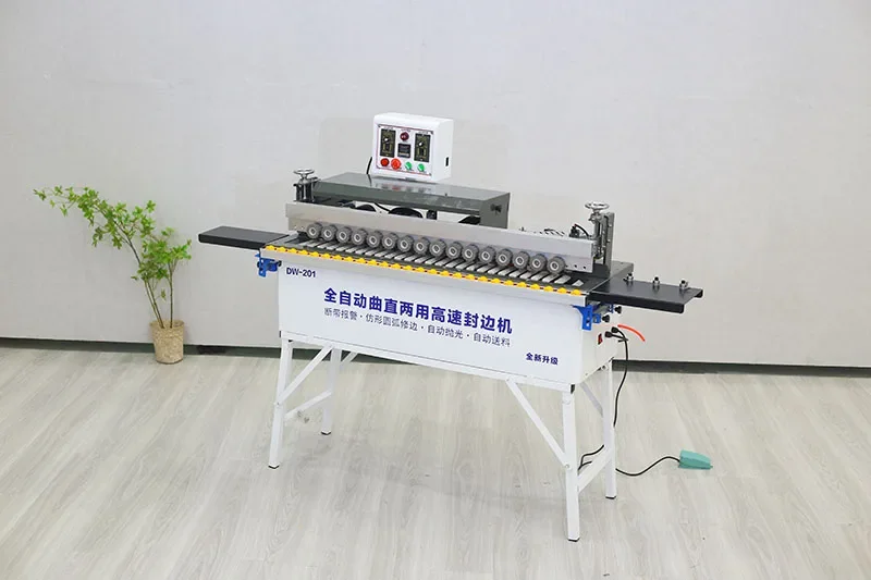 Aplicadora automática de borda para móveis lineares