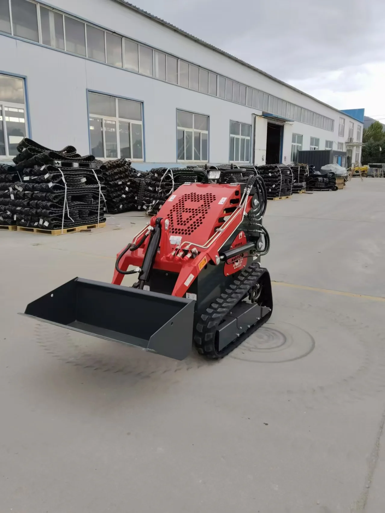 Chargeuse compacte 380E à quatre roues motrices avec chenilles en caoutchouc, chargeuse compacte multifonctionnelle